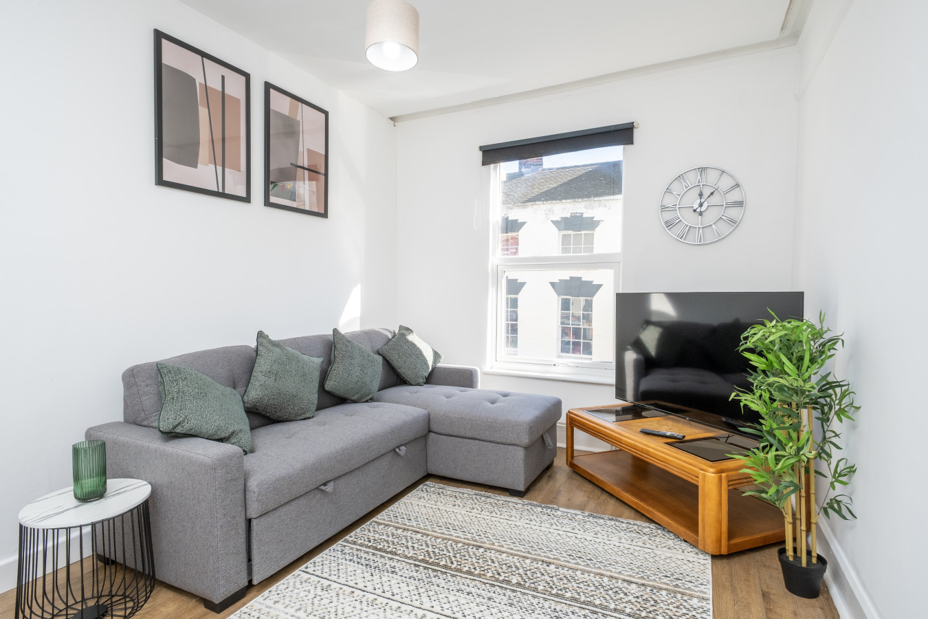 Gloucester Street Nest - 3BR Flat for 7 Guests in 21 Gloucester Street - Property image 2 - VivreStays
