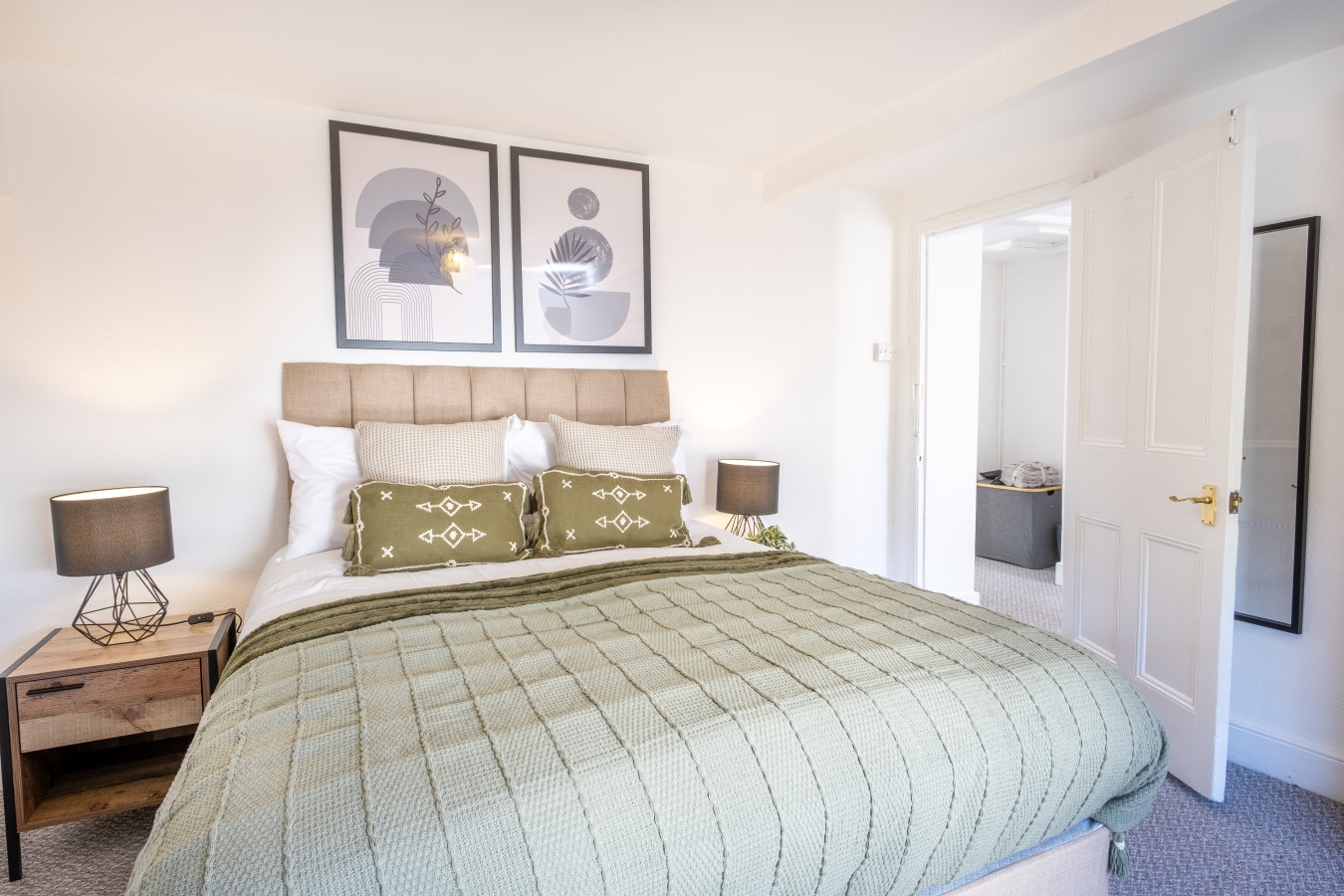 Gloucester Street Nest - 3BR Flat for 7 Guests in 21 Gloucester Street - Property image 3 - VivreStays