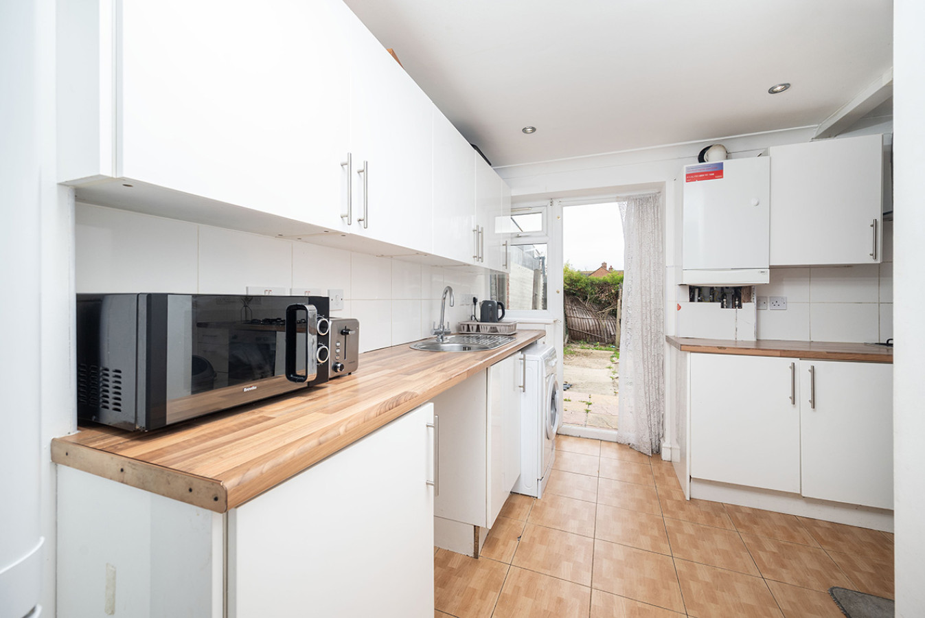Family-Friendly 3-Bed Haven in Northolt w/Parking in 3 Vanbrough Cres, Northolt UB5 5JL, UK - Property image 8 - VivreStays