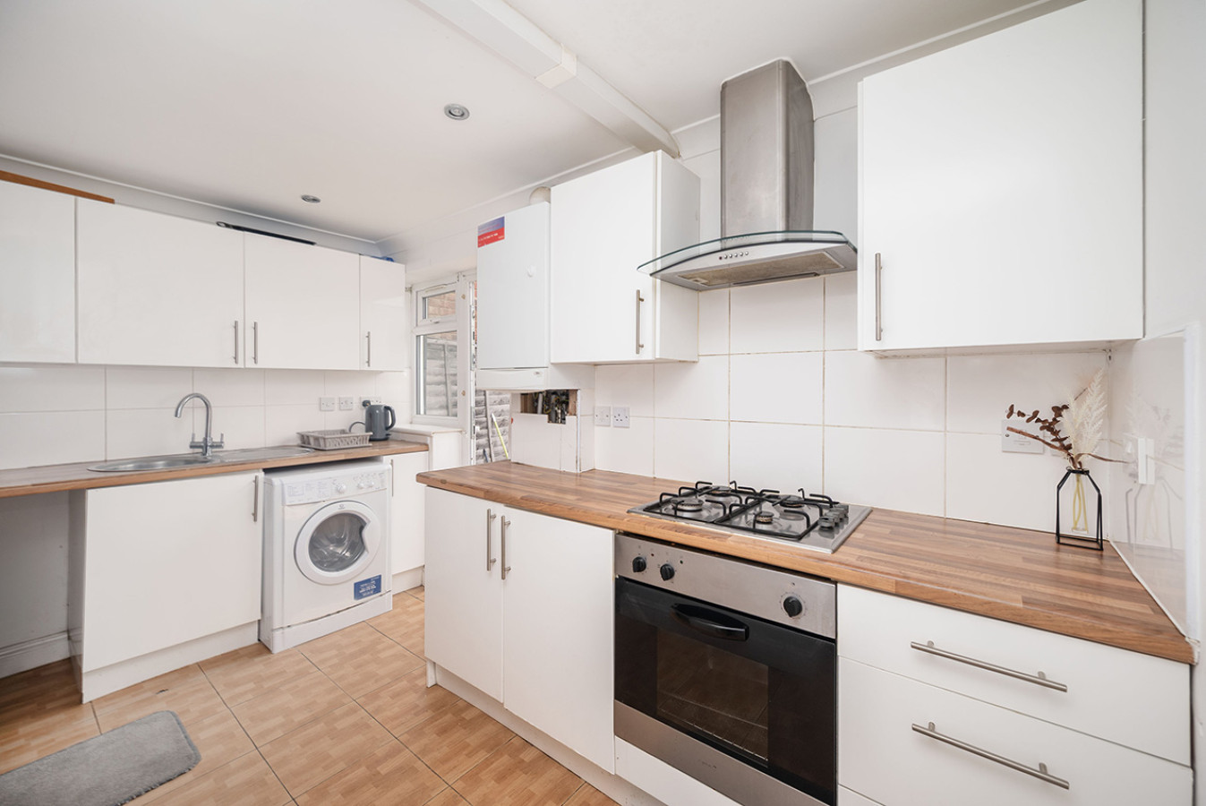 Family-Friendly 3-Bed Haven in Northolt w/Parking in 3 Vanbrough Cres, Northolt UB5 5JL, UK - Property image 9 - VivreStays