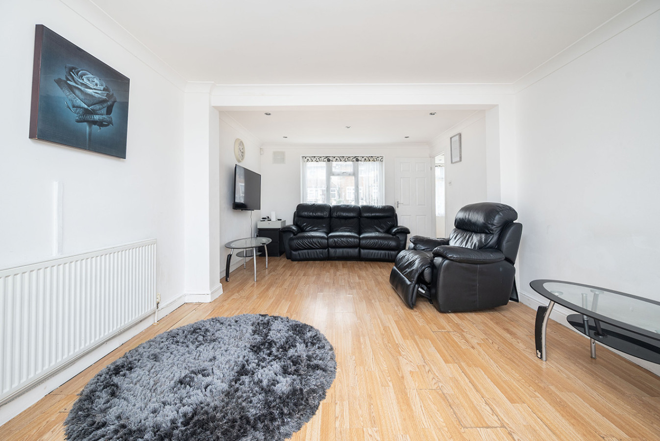 Family-Friendly 3-Bed Haven in Northolt w/Parking in 3 Vanbrough Cres, Northolt UB5 5JL, UK - Property image 3 - VivreStays
