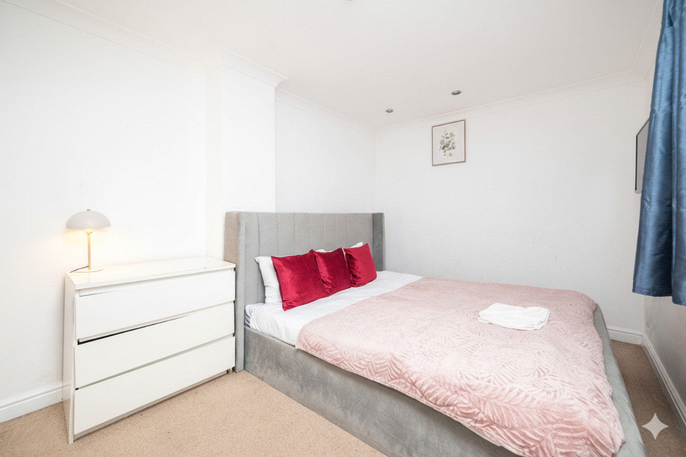 Family-Friendly 3-Bed Haven in Northolt w/Parking in 3 Vanbrough Cres, Northolt UB5 5JL, UK - Property image 6 - VivreStays