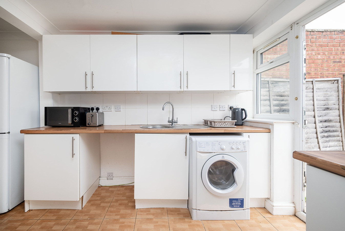 Family-Friendly 3-Bed Haven in Northolt w/Parking in 3 Vanbrough Cres, Northolt UB5 5JL, UK - Property image 10 - VivreStays