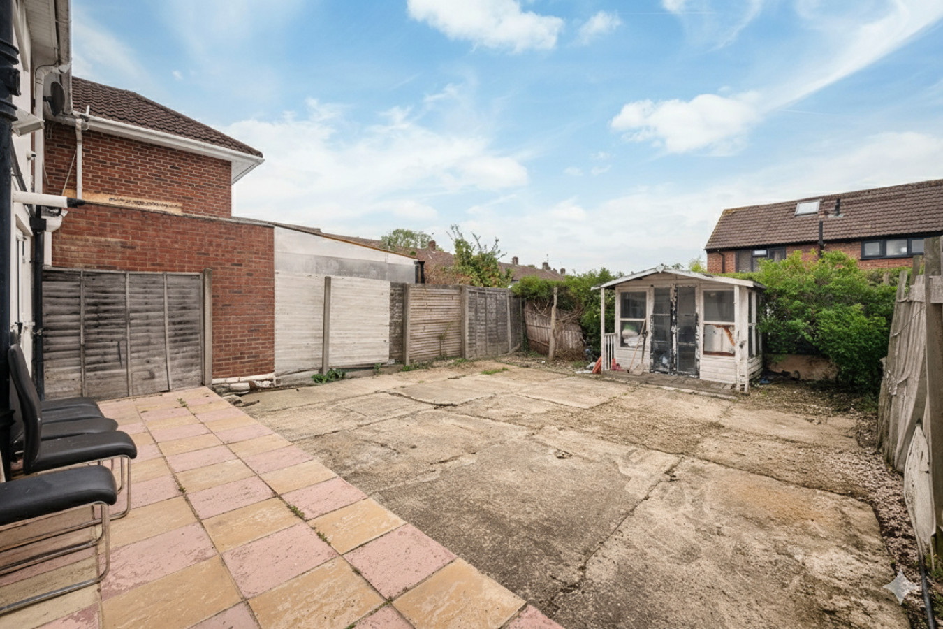 Family-Friendly 3-Bed Haven in Northolt w/Parking in 3 Vanbrough Cres, Northolt UB5 5JL, UK - Property image 12 - VivreStays