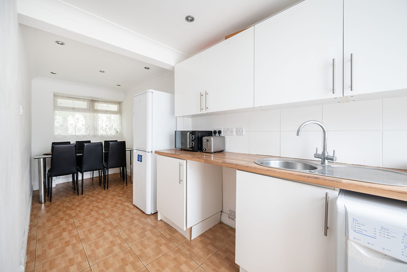 Family-Friendly 3-Bed Haven in Northolt w/Parking in 3 Vanbrough Cres, Northolt UB5 5JL, UK - Property image 17 - VivreStays