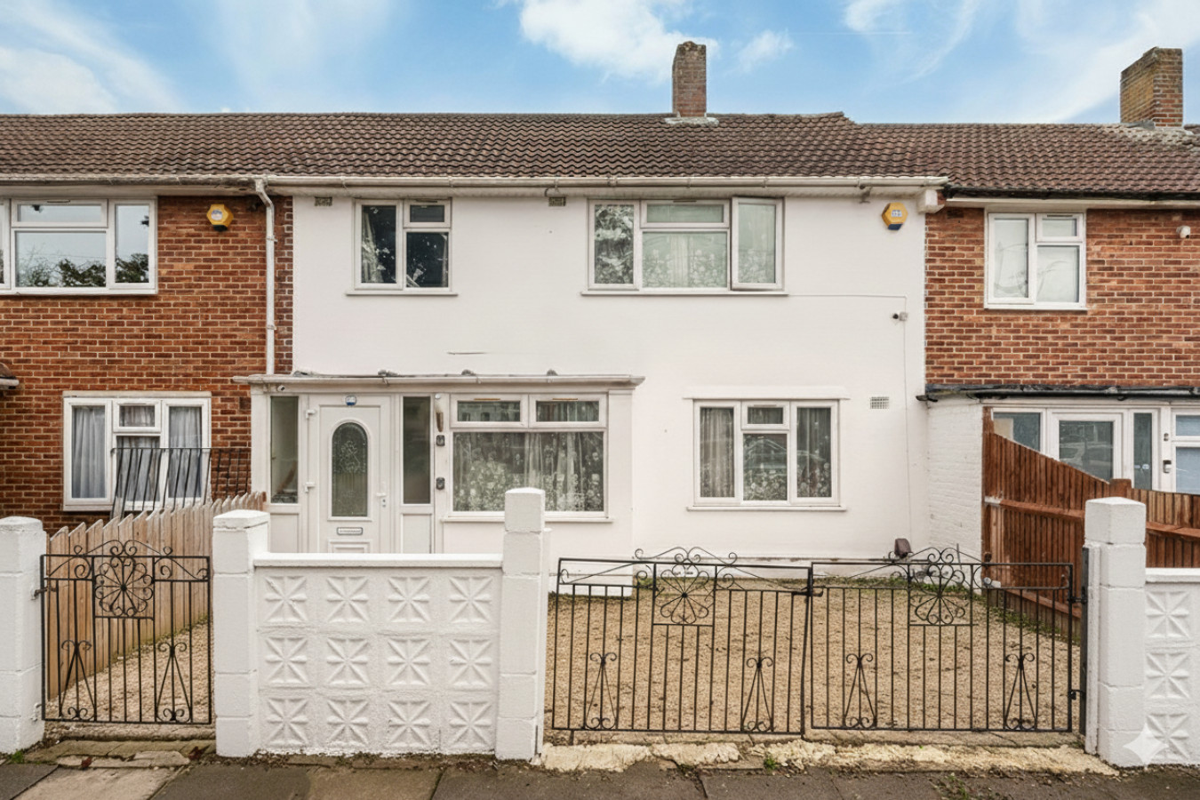 Family-Friendly 3-Bed Haven in Northolt w/Parking in 3 Vanbrough Cres, Northolt UB5 5JL, UK - Property image 18 - VivreStays