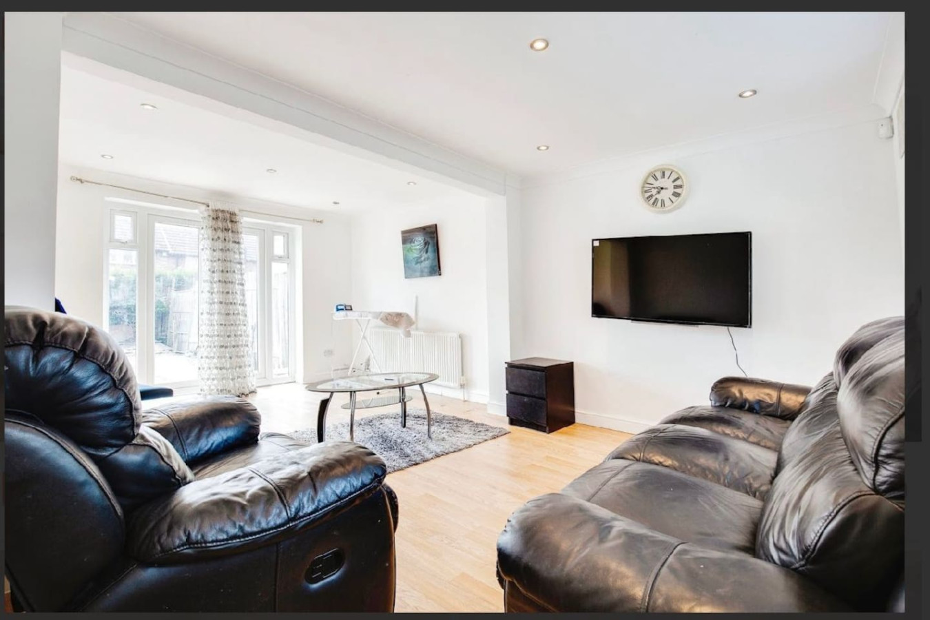 Family-Friendly 3-Bed Haven in Northolt w/Parking in 3 Vanbrough Cres, Northolt UB5 5JL, UK - Property image 7 - VivreStays