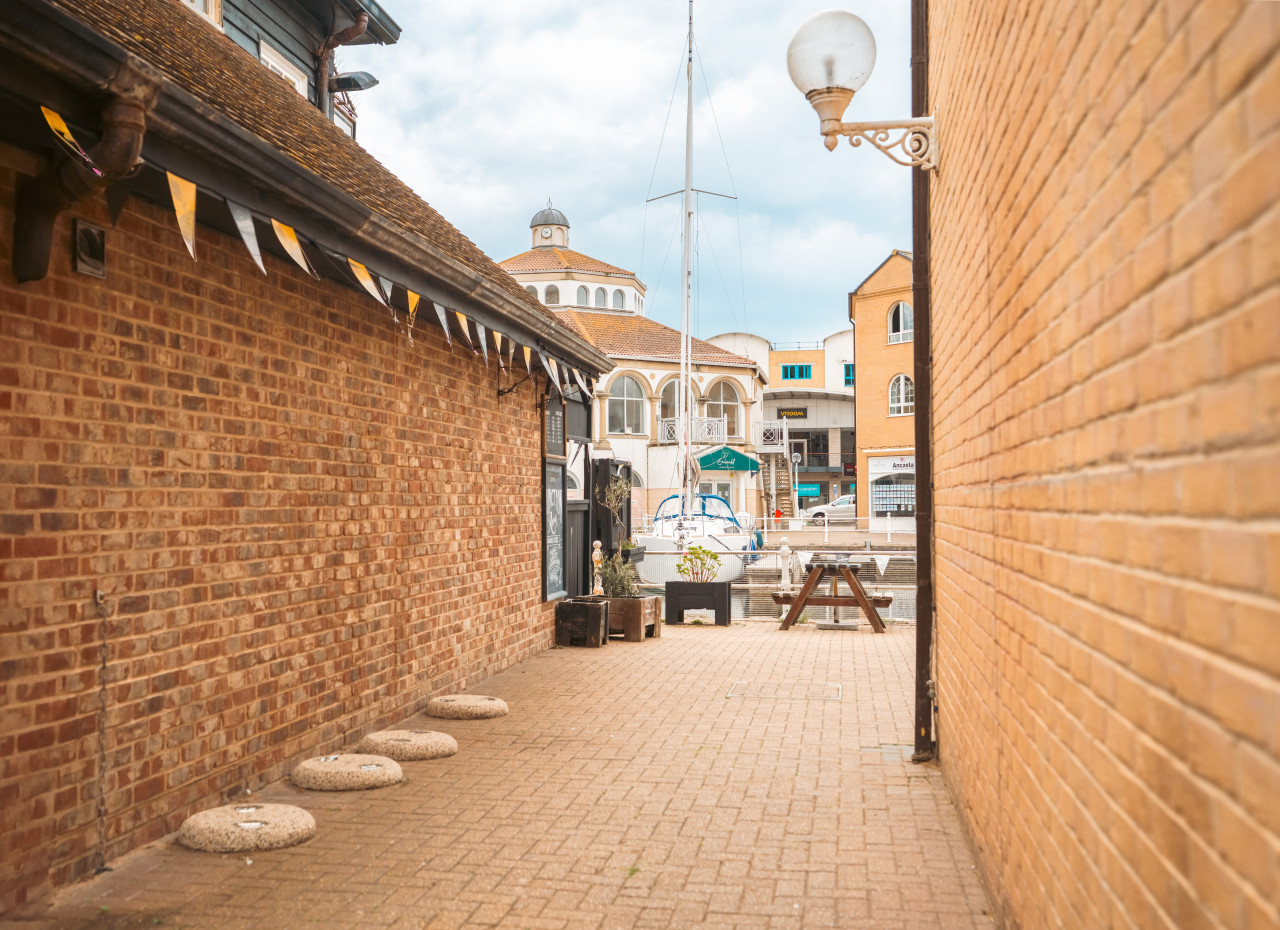 Cozy 1BR Seaside Apt in Brighton Marina Village in BN2 5UX, Brighton and Hove, England, United Kingdom - Property image 16 - VivreStays
