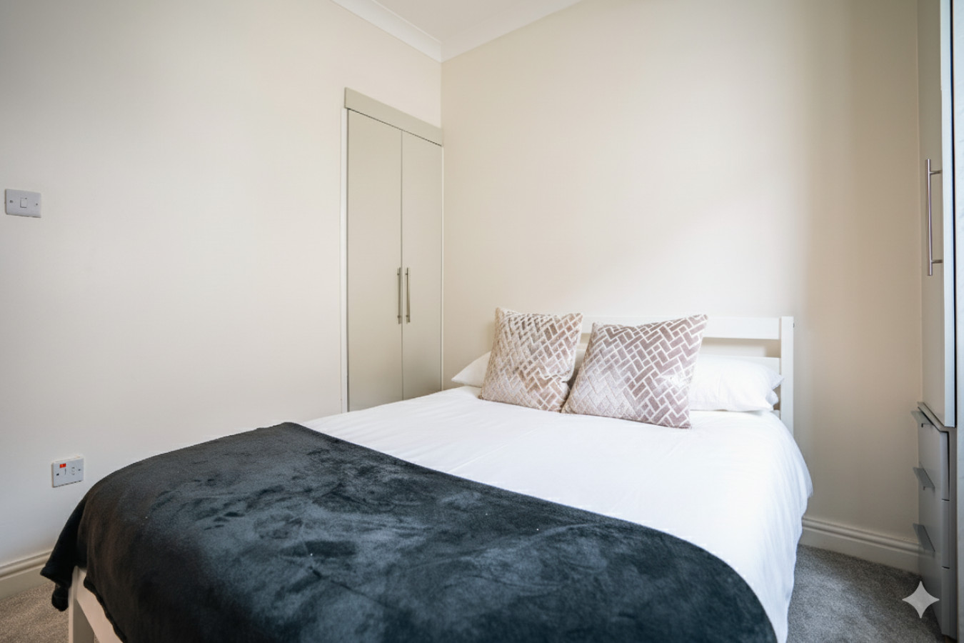 Cozy 1BR Seaside Apt in Brighton Marina Village in BN2 5UX, Brighton and Hove, England, United Kingdom - Property image 8 - VivreStays