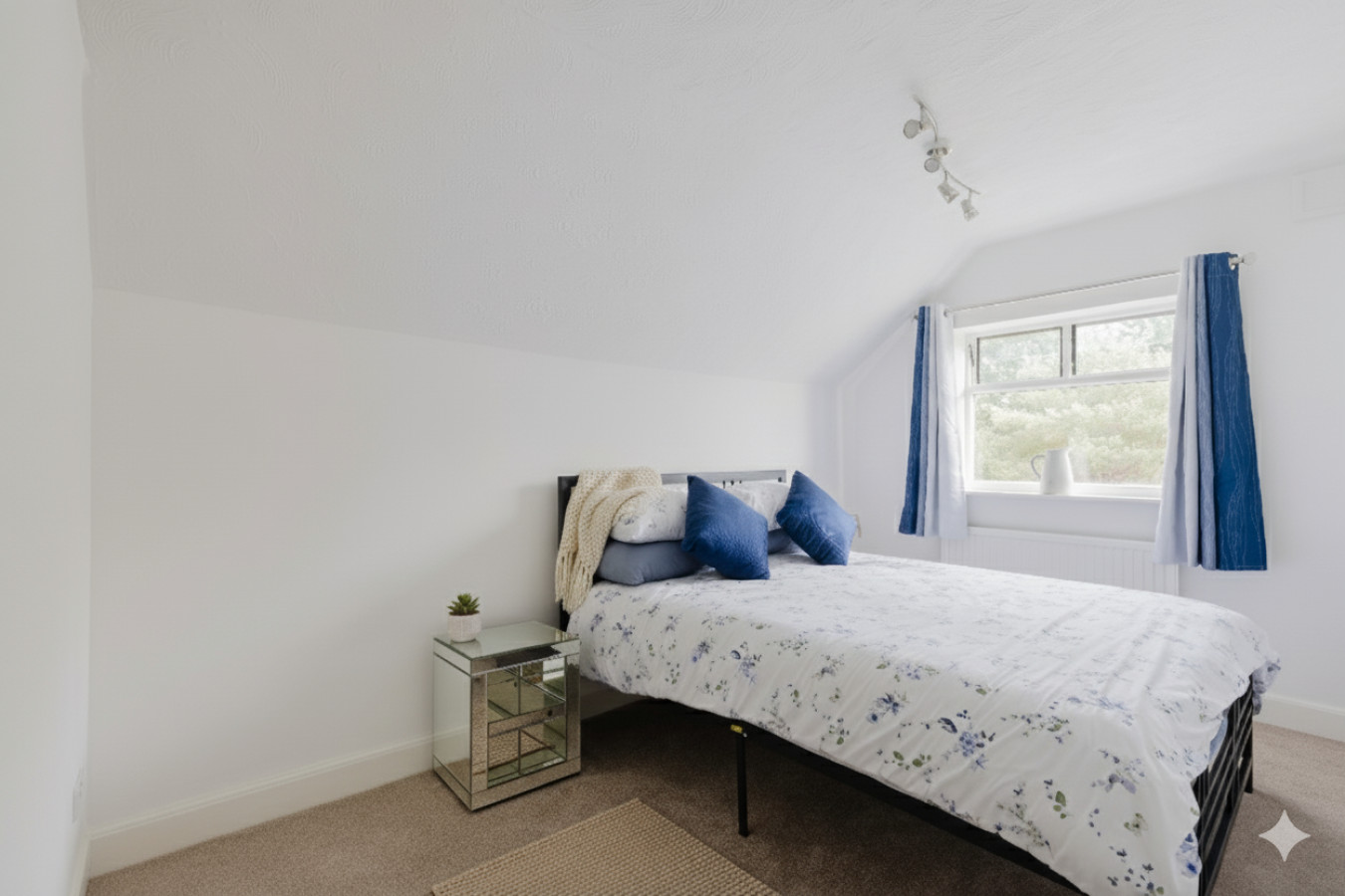 Charming 2-Bedroom Escape in Worthing in 10 The Glen, Worthing BN13 2AB, UK - Property image 7 - VivreStays