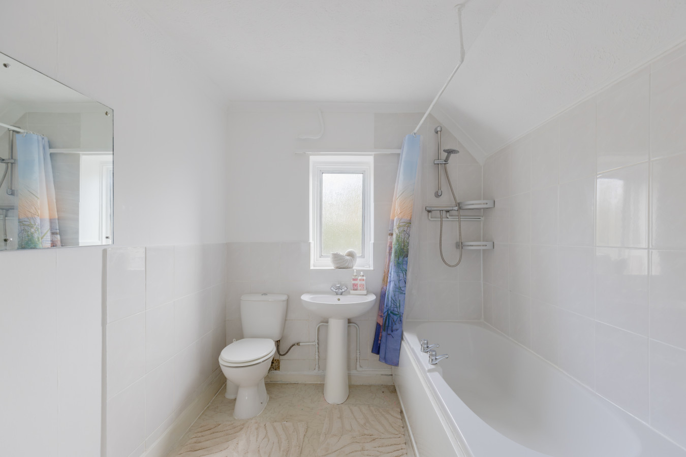 Charming 2-Bedroom Escape in Worthing in 10 The Glen, Worthing BN13 2AB, UK - Property image 9 - VivreStays