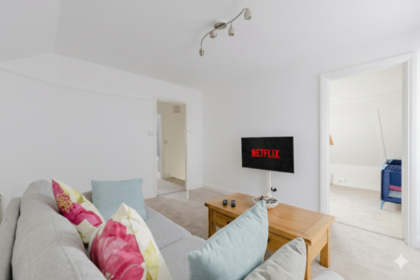 Charming 2-Bedroom Escape in Worthing in 10 The Glen, Worthing BN13 2AB, UK - Property image 3 - VivreStays
