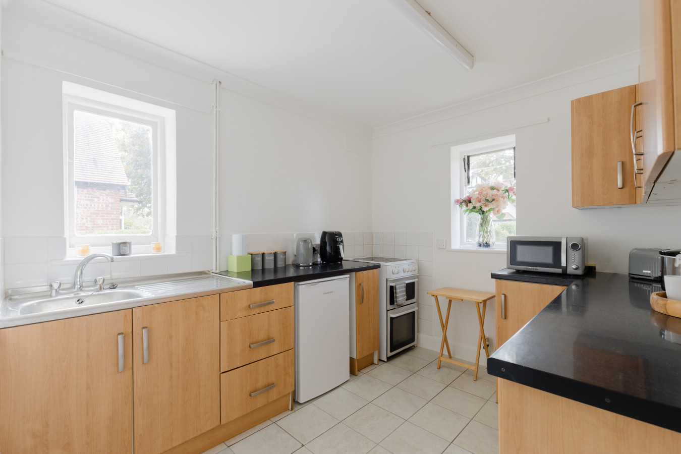 Charming 2-Bedroom Escape in Worthing in 10 The Glen, Worthing BN13 2AB, UK - Property image 13 - VivreStays