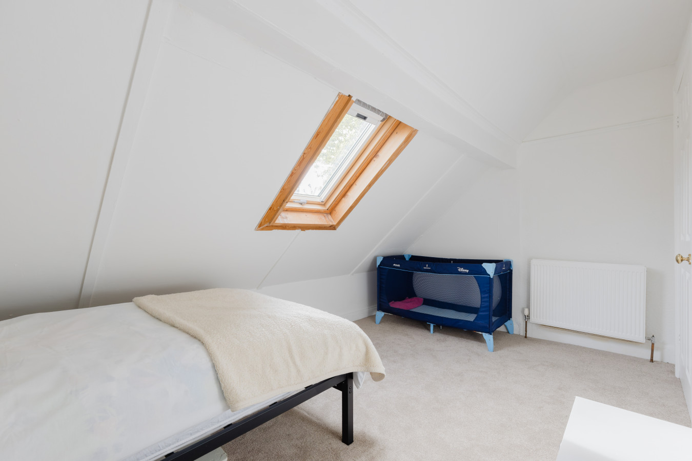Charming 2-Bedroom Escape in Worthing in 10 The Glen, Worthing BN13 2AB, UK - Property image 12 - VivreStays
