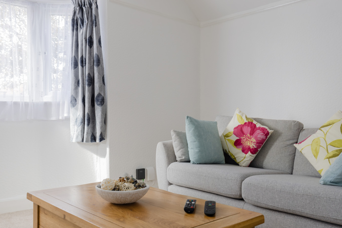 Charming 2-Bedroom Escape in Worthing in 10 The Glen, Worthing BN13 2AB, UK - Property image 5 - VivreStays