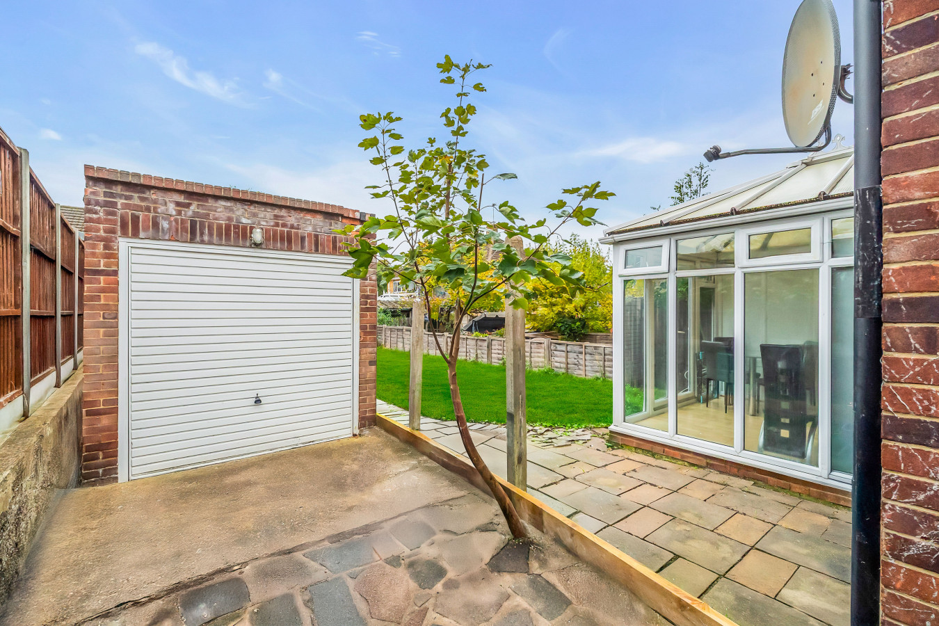 Spacious 4-Bedroom Haven in Orpington Retreat in 24 Hearns Rd, Orpington BR5 3NG, UK - Property image 6 - VivreStays