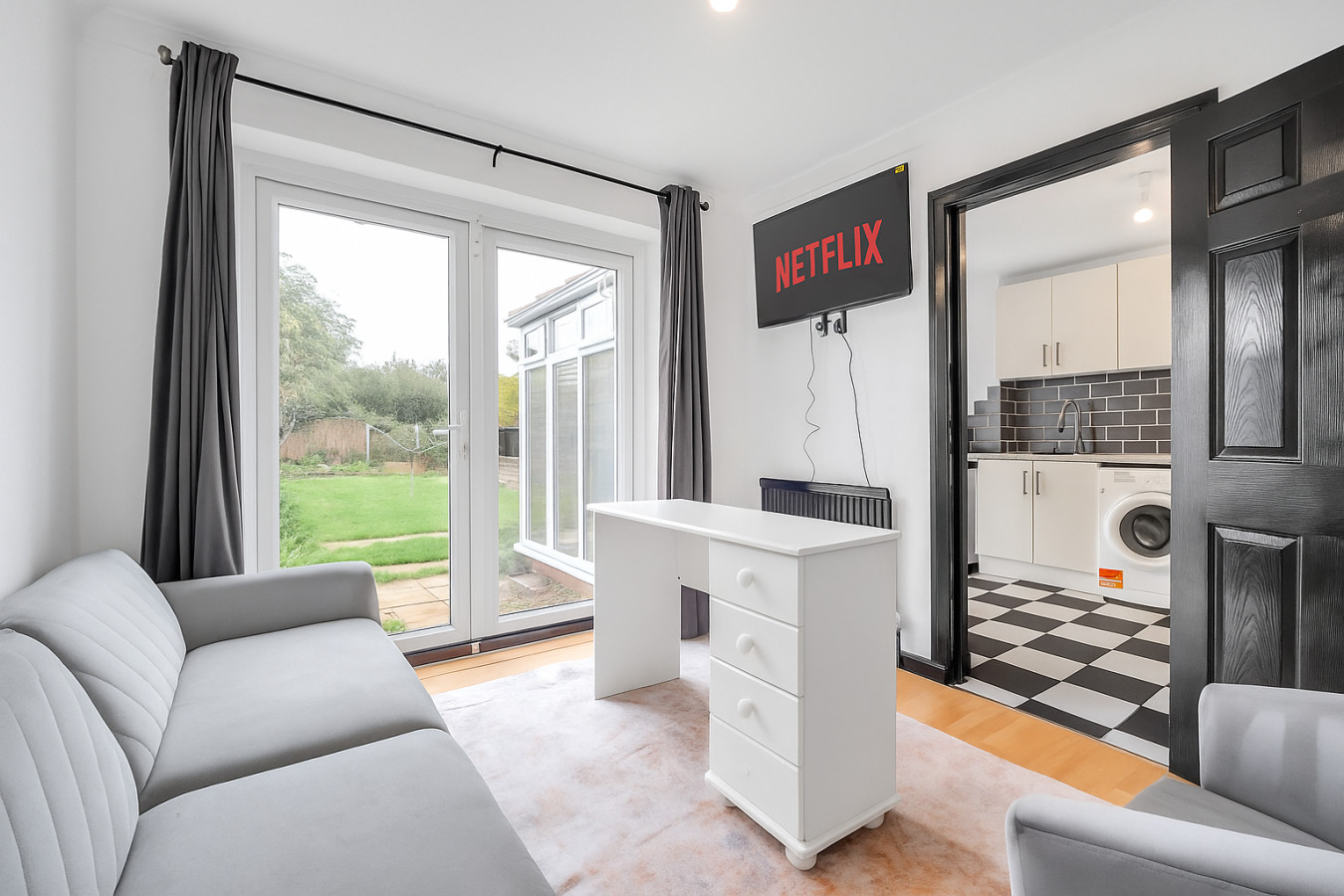 Spacious 4-Bedroom Haven in Orpington Retreat in 24 Hearns Rd, Orpington BR5 3NG, UK - Property image 2 - VivreStays