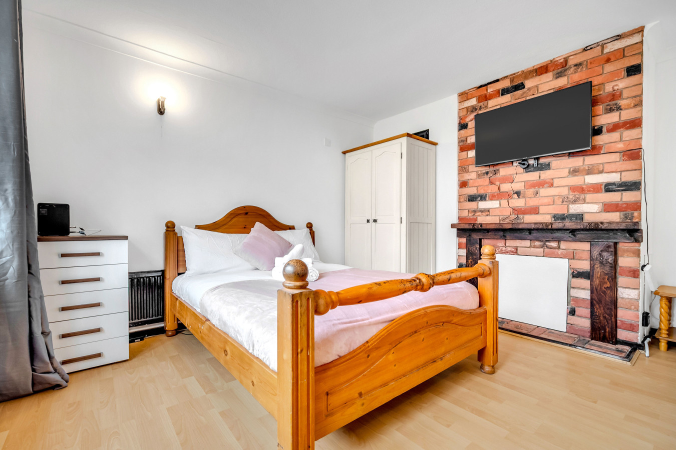 Spacious 4-Bedroom Haven in Orpington Retreat in 24 Hearns Rd, Orpington BR5 3NG, UK - Property image 12 - VivreStays