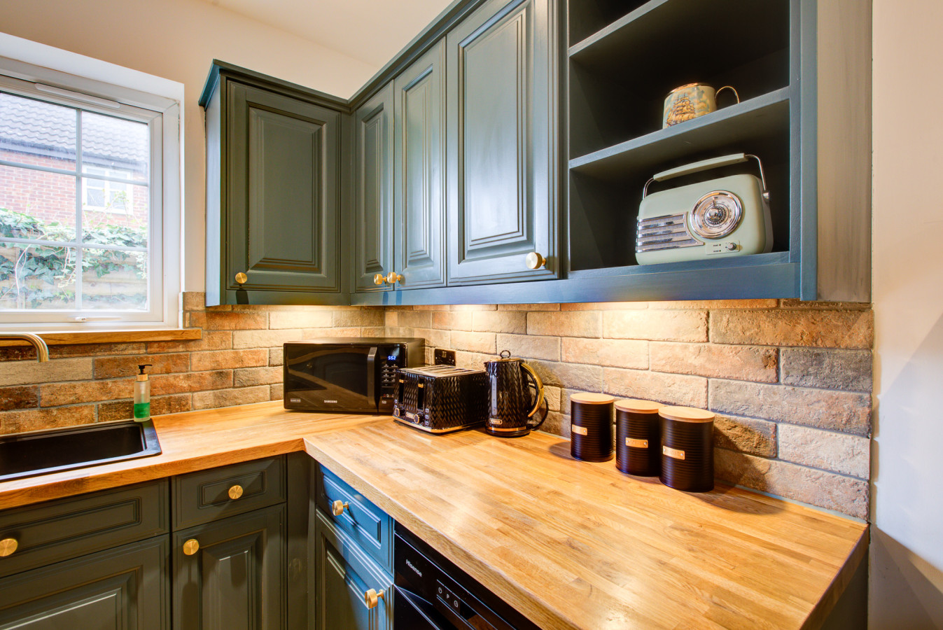 Spacious 4BR Haven in Ipswich in 3Gladstone Road, England, United Kingdom, IP3 8AT - Property image 2 - VivreStays