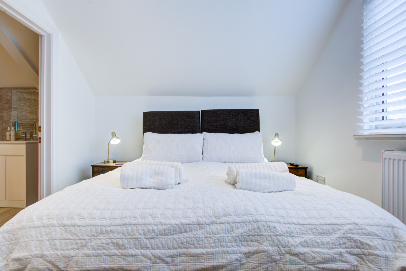 Spacious 4BR Haven in Ipswich serviced apartment - Ipswich - VivreStays