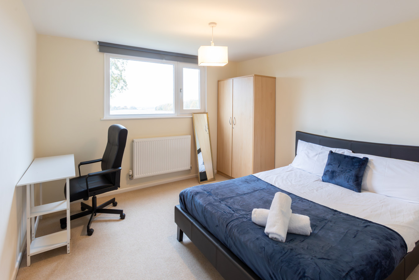 Grand 5BR Home in Market Harborough with Free Parking in 4 Harborough Rd, Dingley, Market Harborough LE16 8PH, UK - Property image 5 - VivreStays