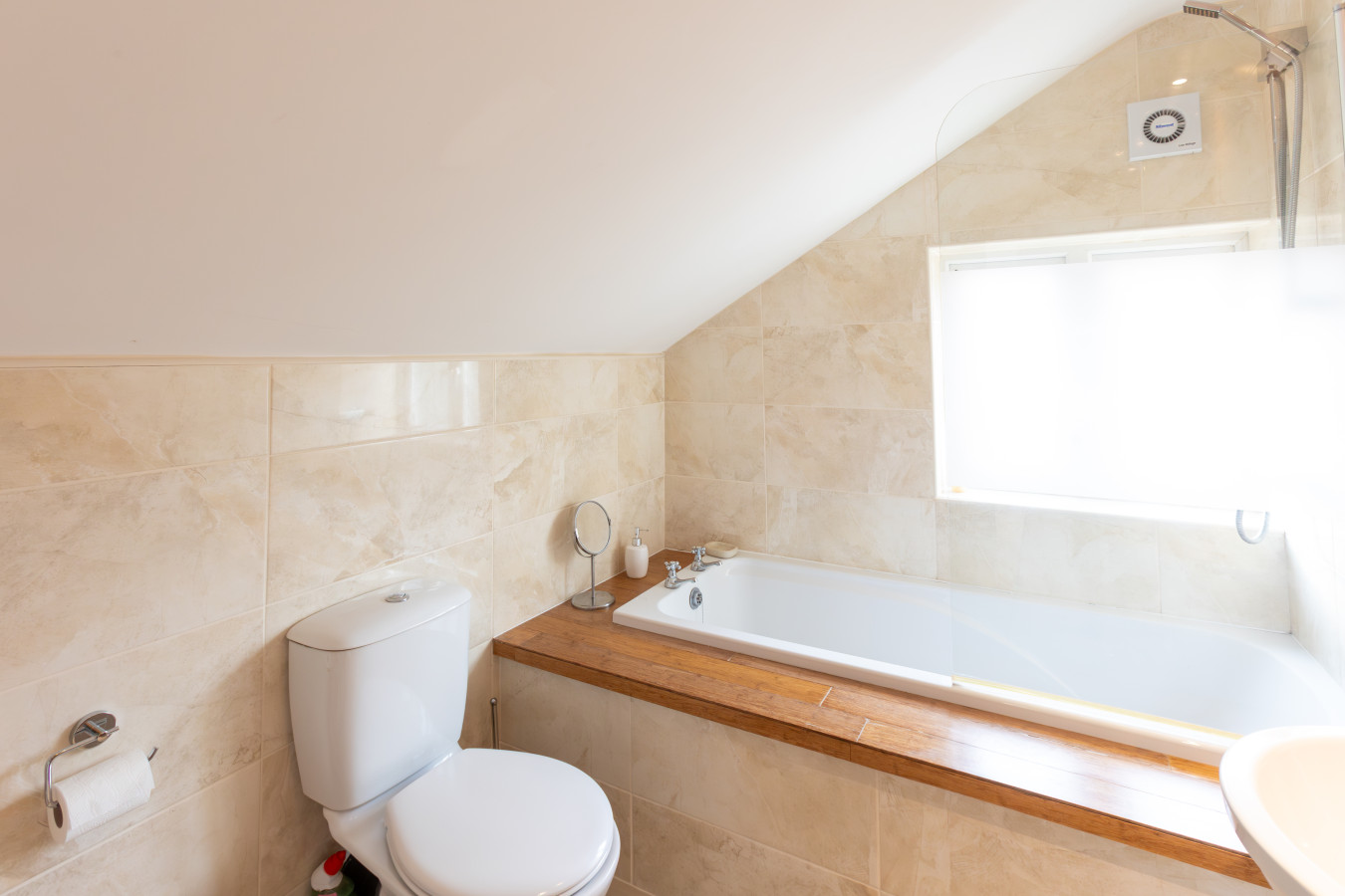 Grand 5BR Home in Market Harborough with Free Parking in 4 Harborough Rd, Dingley, Market Harborough LE16 8PH, UK - Property image 16 - VivreStays