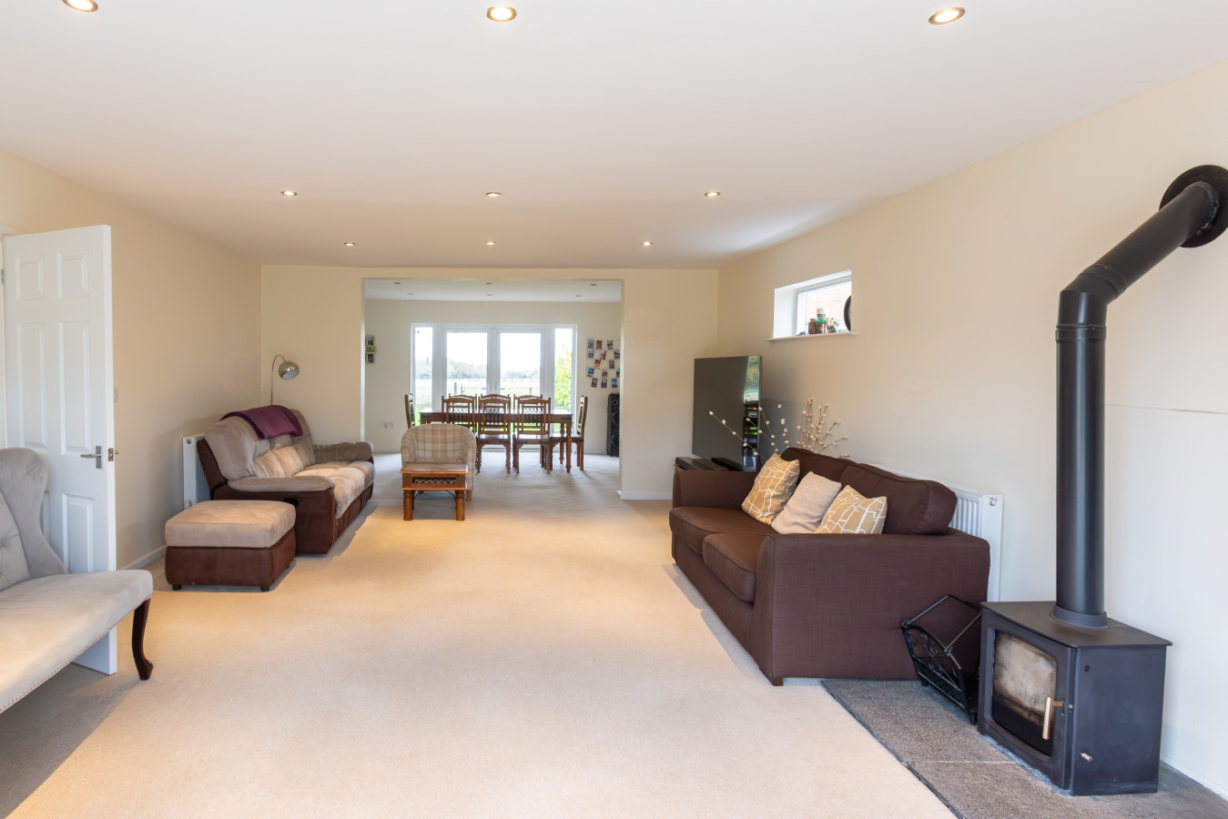 Grand 5BR Home in Market Harborough with Free Parking in 4 Harborough Rd, Dingley, Market Harborough LE16 8PH, UK - Property image 2 - VivreStays