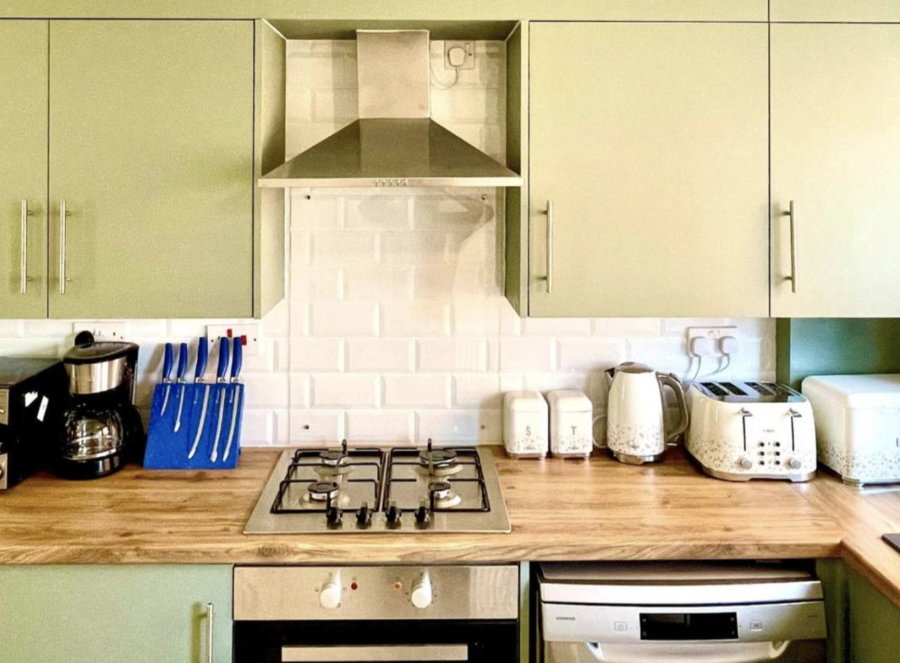 3-Bedroom Gem in Manchester with Free Parking in 26 Blanchard St, Hulme, Manchester M15 5PN, UK - Property image 9 - VivreStays