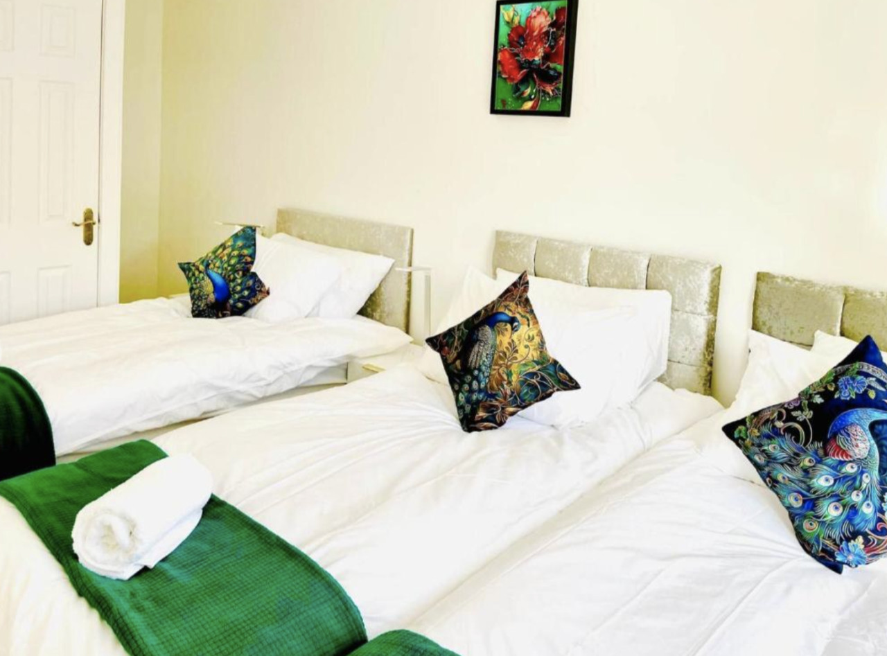 3-Bedroom Gem in Manchester with Free Parking in 26 Blanchard St, Hulme, Manchester M15 5PN, UK - Property image 3 - VivreStays
