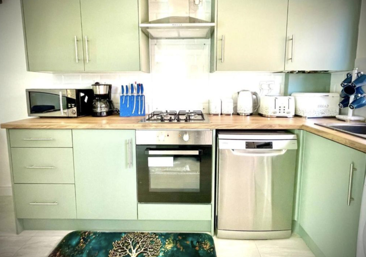 3-Bedroom Gem in Manchester with Free Parking in 26 Blanchard St, Hulme, Manchester M15 5PN, UK - Property image 11 - VivreStays