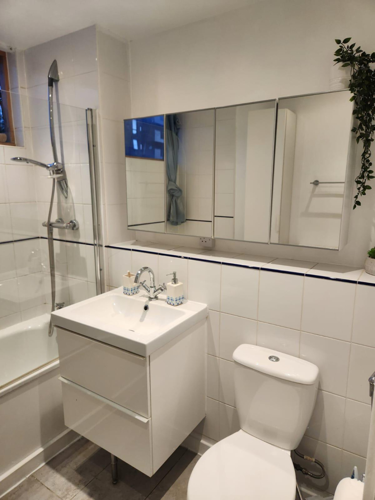 Stylish 1-Bedroom Haven in Central London in 25 Gwen Morris House Wyndham Rd, London SE5 0AD, UK - Property image 9 - VivreStays