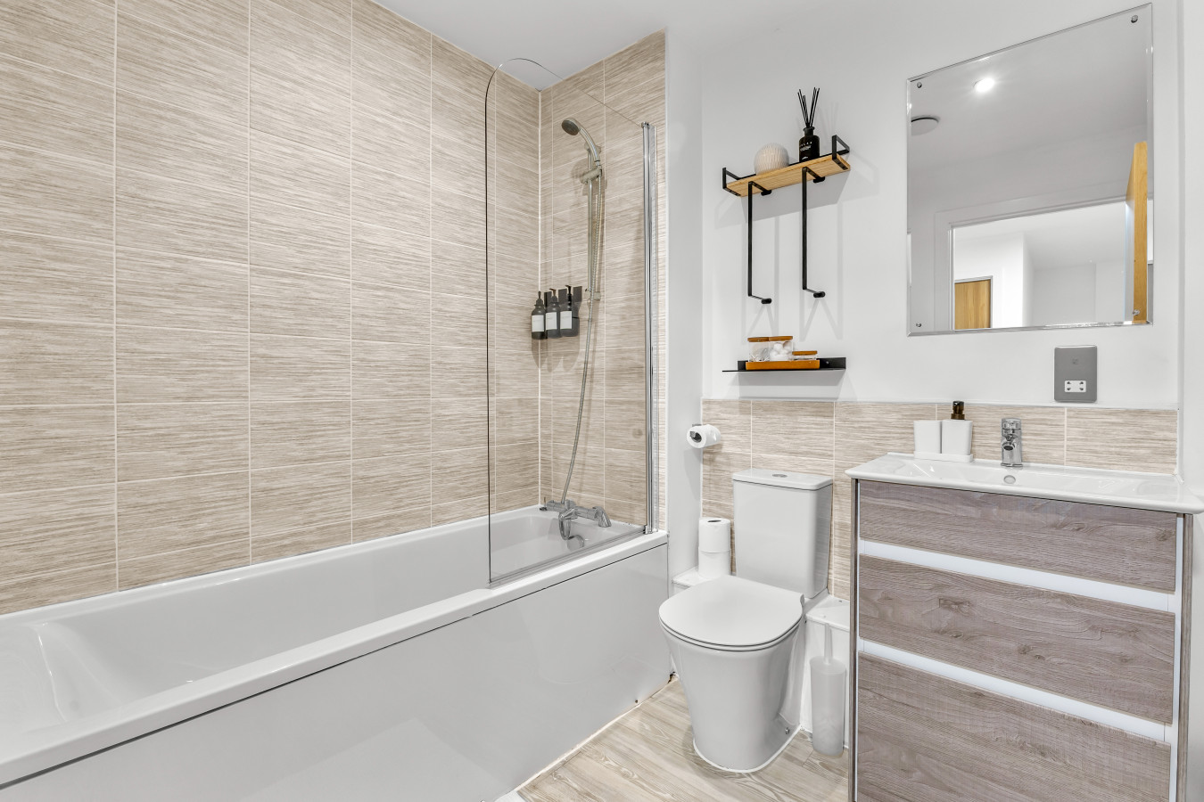 Modern 2BR Urban Nest In Salford, Manchester for 4 in 26Liverpool Street, England, United Kingdom, M5 4LE - Property image 10 - VivreStays