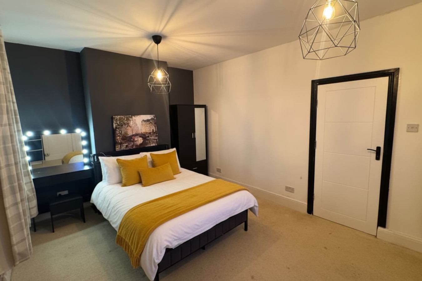 Market Street Retreat in Central Loughborough Sleeps 6 in 51A Market Street - Property image 4 - VivreStays