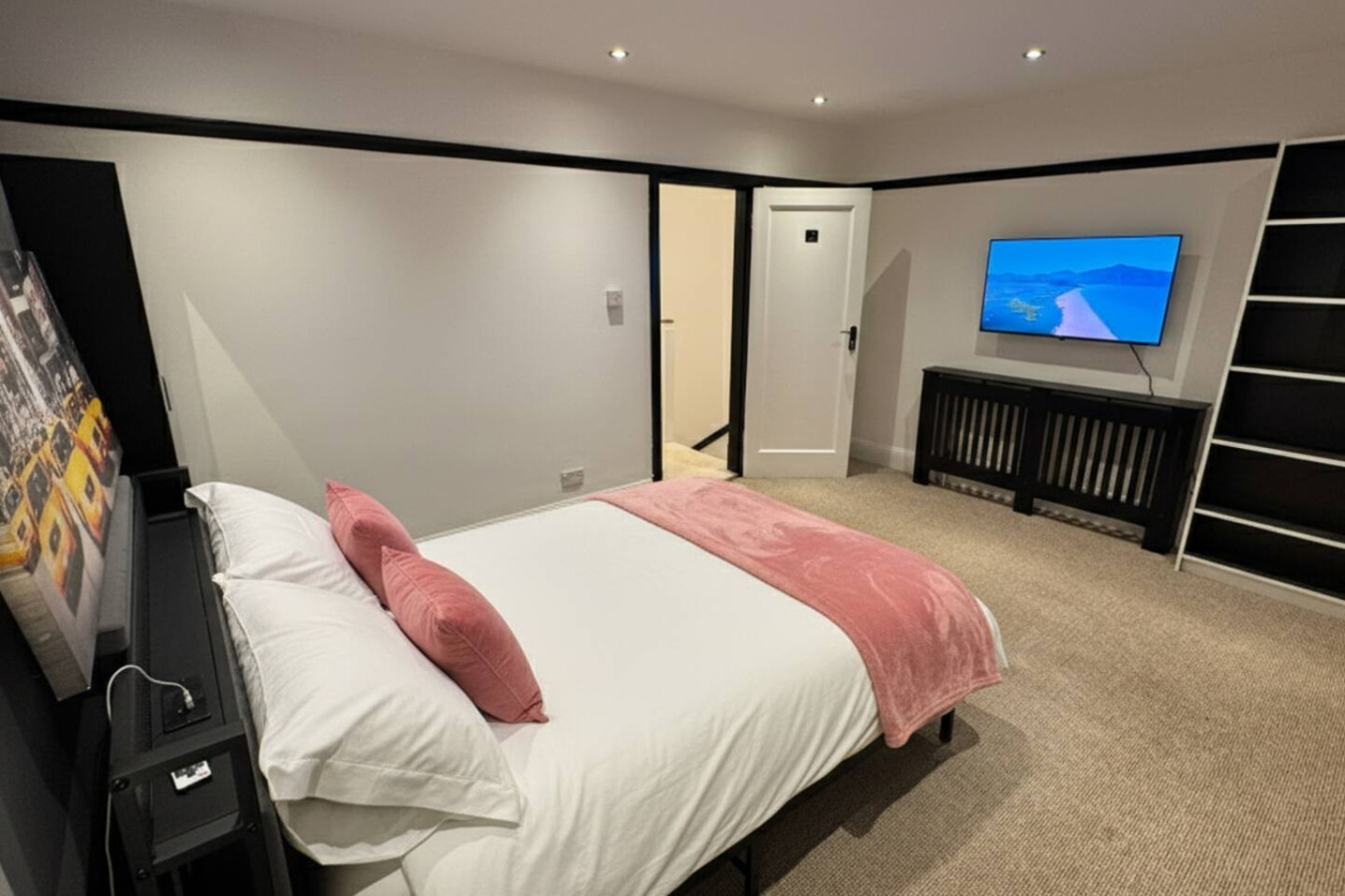 Market Street Retreat in Central Loughborough Sleeps 6 in 51A Market Street - Property image 2 - VivreStays