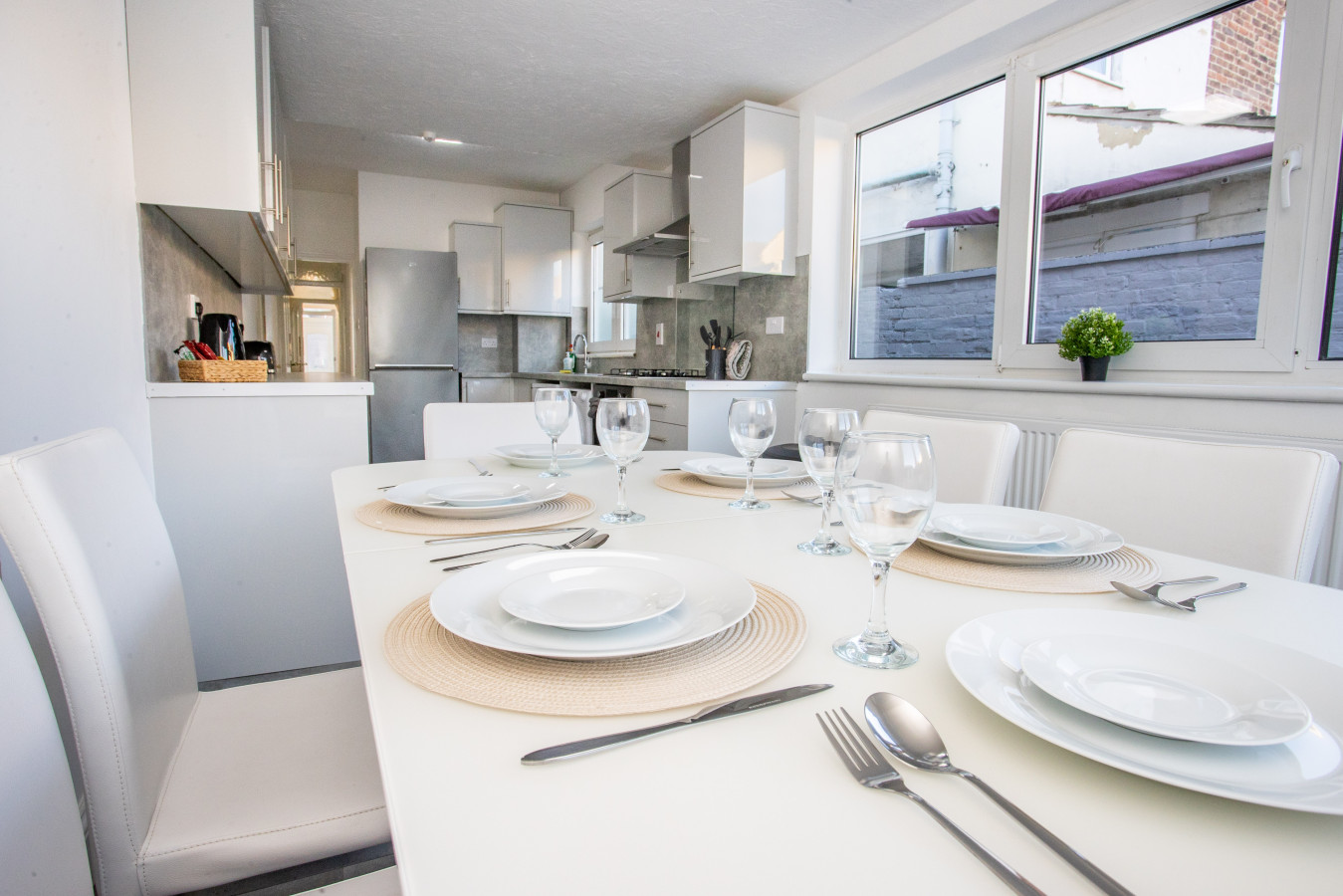 Sunny 3BR Home Near Portsmouth Park in 45 Powerscourt Rd, Portsmouth PO2 7JF, UK - Property image 16 - VivreStays