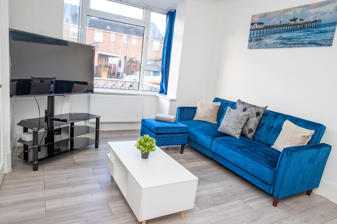 Sunny 3BR Home Near Portsmouth Park in 45 Powerscourt Rd, Portsmouth PO2 7JF, UK - Property image 30 - VivreStays