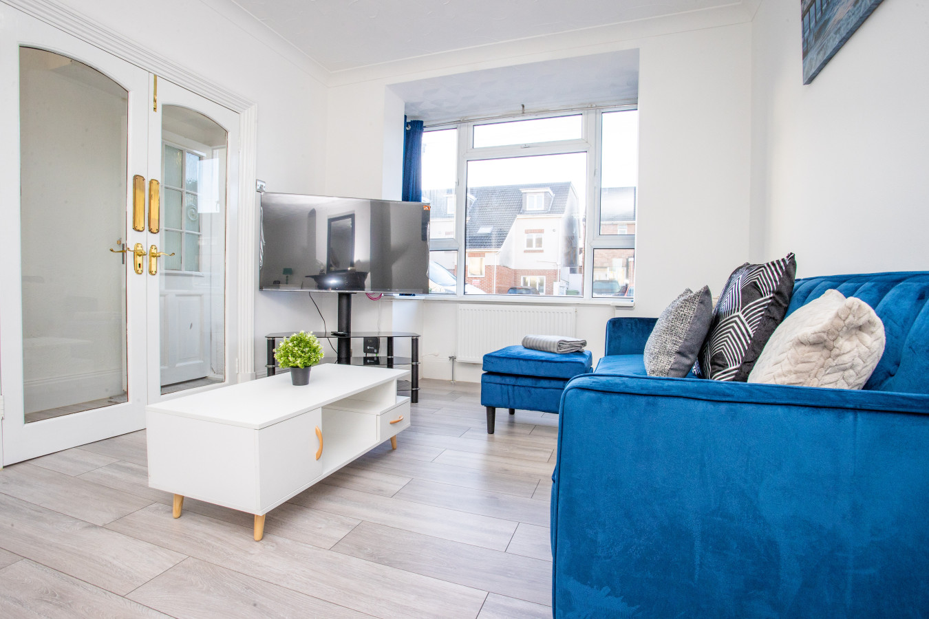 Sunny 3BR Home Near Portsmouth Park in 45 Powerscourt Rd, Portsmouth PO2 7JF, UK - Property image 29 - VivreStays