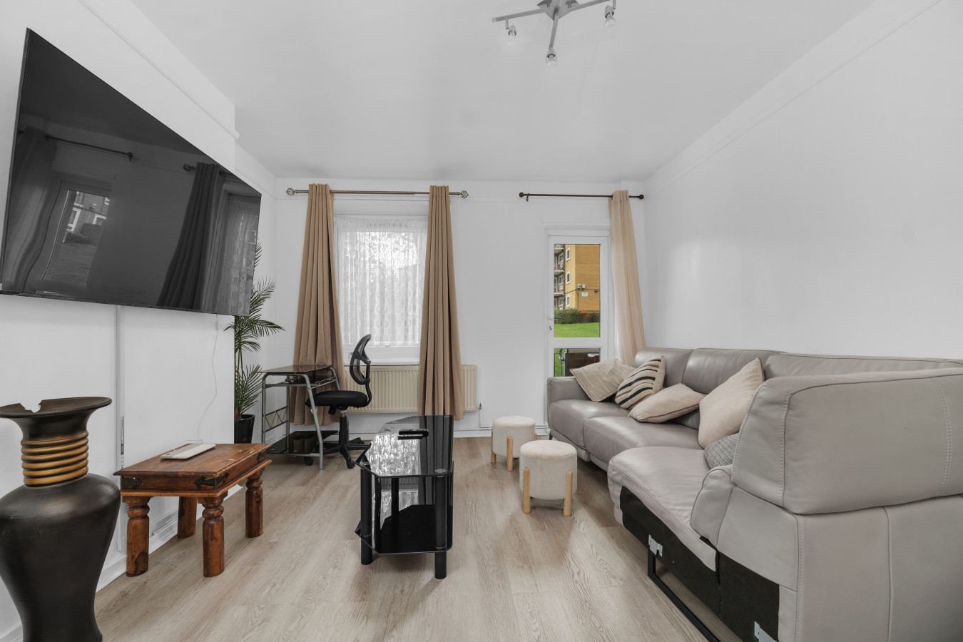 2BR Modern Spacious Comfort at Tulse Hill Sleeps 4 in High Trees, Tulse Hill - Property image 3 - VivreStays