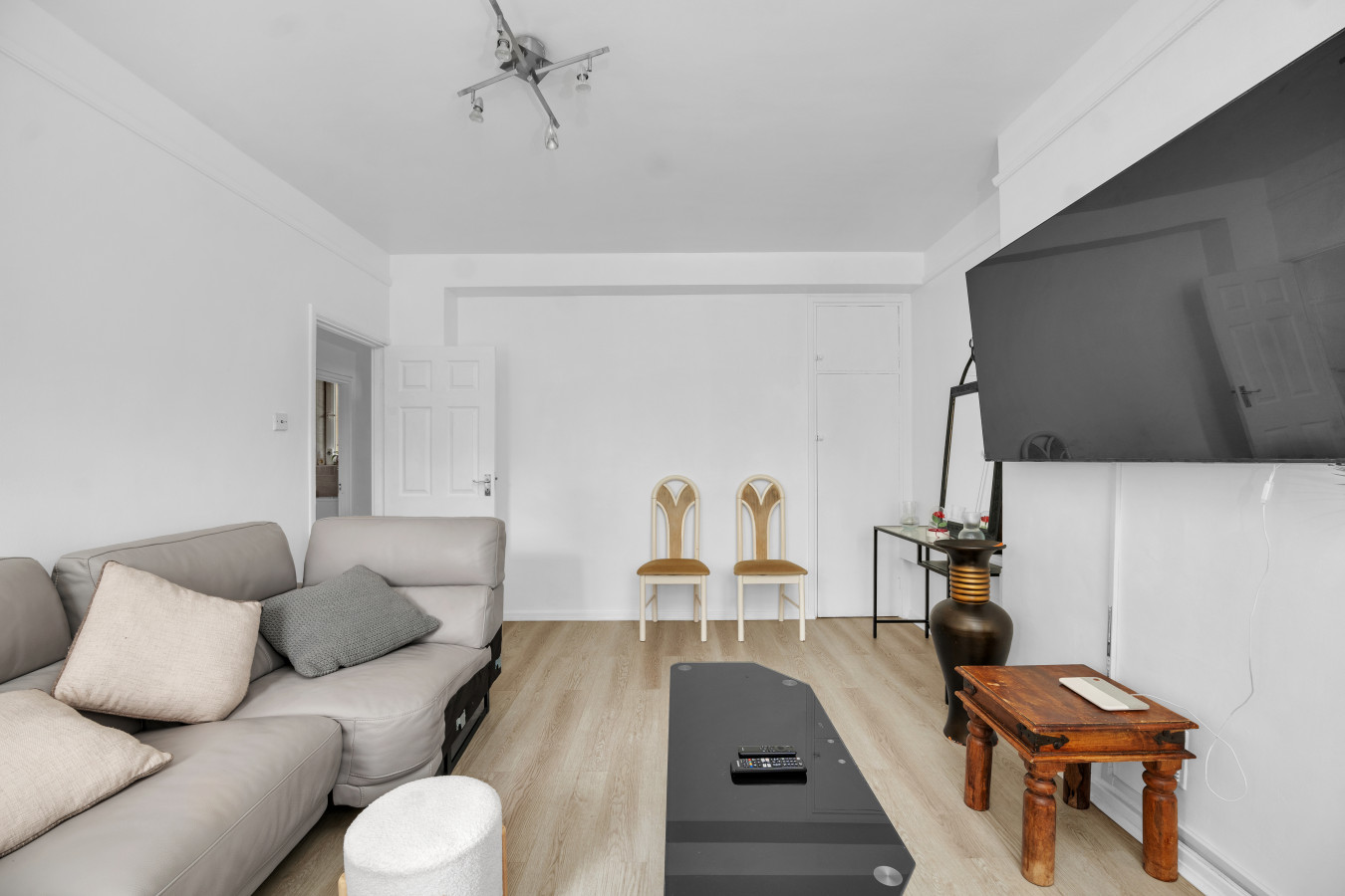 2BR Modern Spacious Comfort at Tulse Hill Sleeps 4 in High Trees, Tulse Hill - Property image 11 - VivreStays
