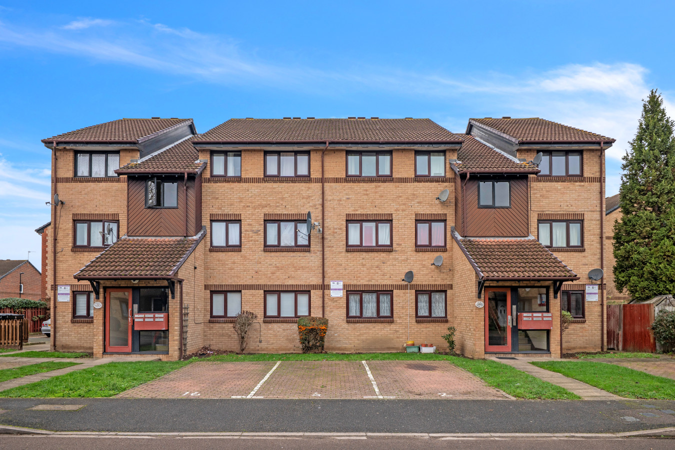 Cozy 1-Bed Flat in Croydon Sleeps 4 - Free Parking in 4 Goodhew Rd, Croydon CR0 6JX, UK - Property image 14 - VivreStays