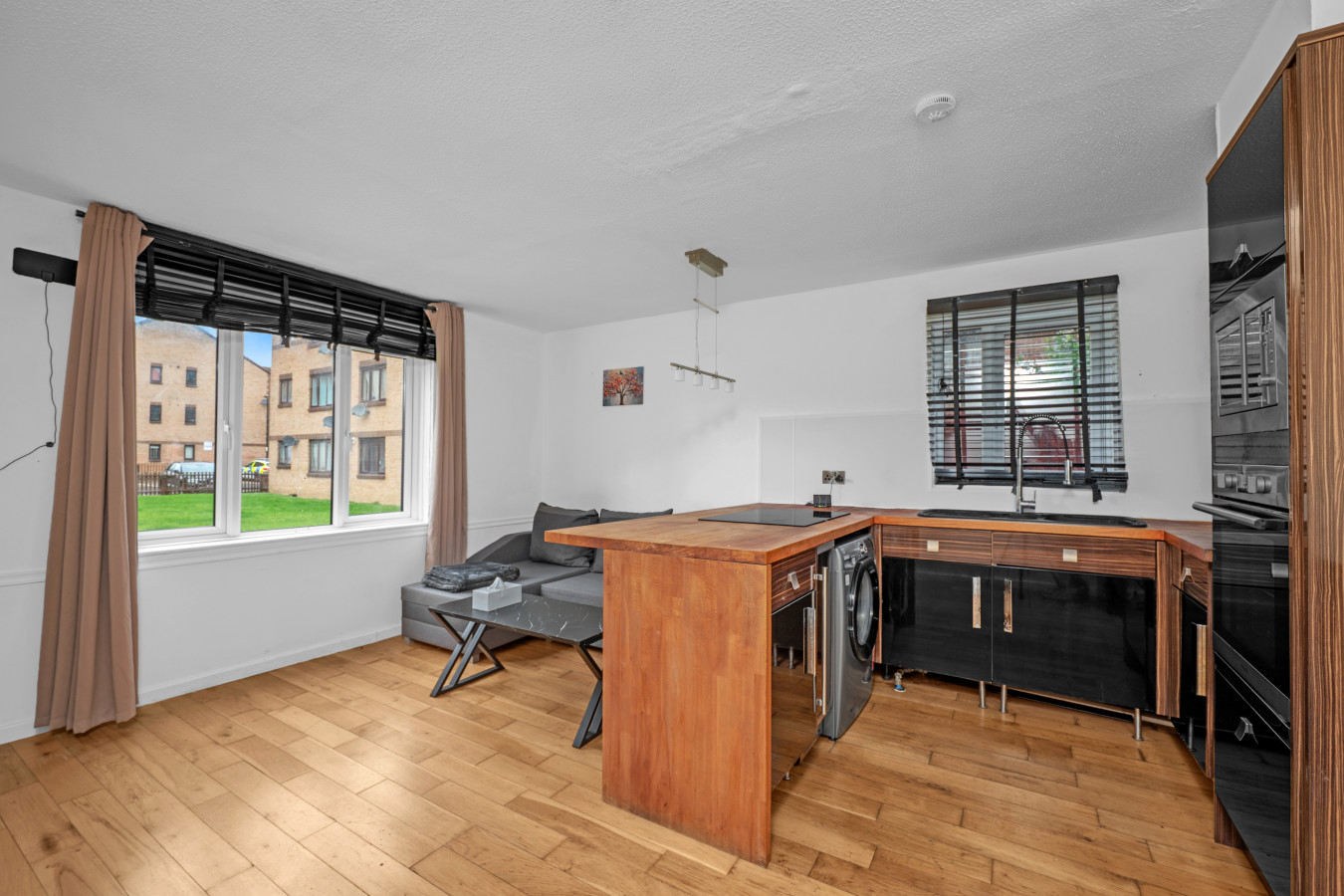 Cozy 1-Bed Flat in Croydon Sleeps 4 - Free Parking in 4 Goodhew Rd, Croydon CR0 6JX, UK - Property image 4 - VivreStays