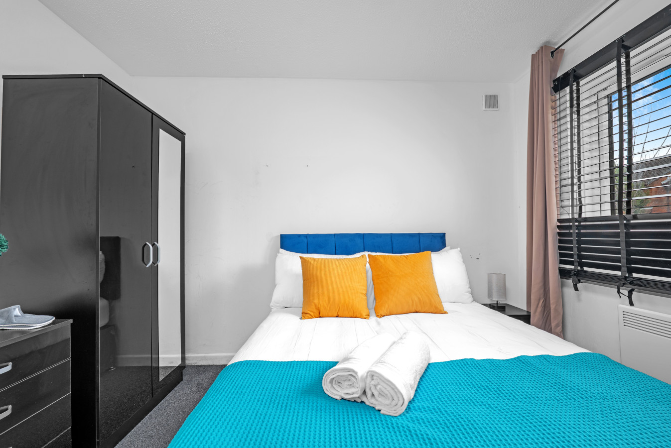 Cozy 1-Bed Flat in Croydon Sleeps 4 - Free Parking in 4 Goodhew Rd, Croydon CR0 6JX, UK - Property image 2 - VivreStays