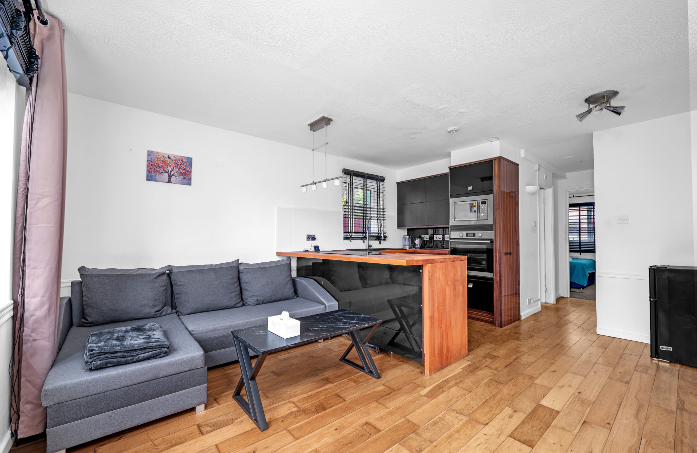 Cozy 1-Bed Flat in Croydon Sleeps 4 - Free Parking in 4 Goodhew Rd, Croydon CR0 6JX, UK - Property image 7 - VivreStays