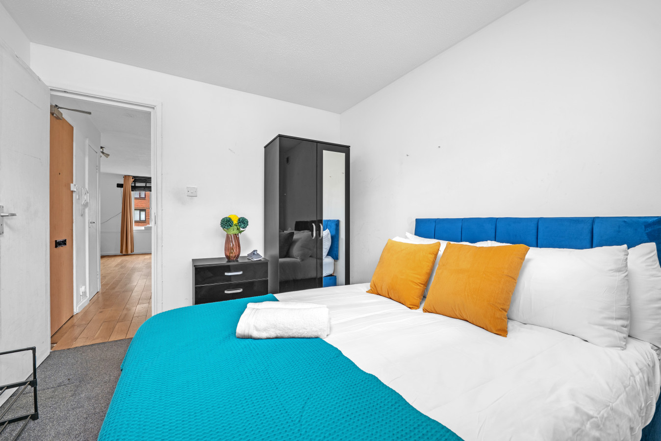 Cozy 1-Bed Flat in Croydon Sleeps 4 - Free Parking in 4 Goodhew Rd, Croydon CR0 6JX, UK - Property image 13 - VivreStays