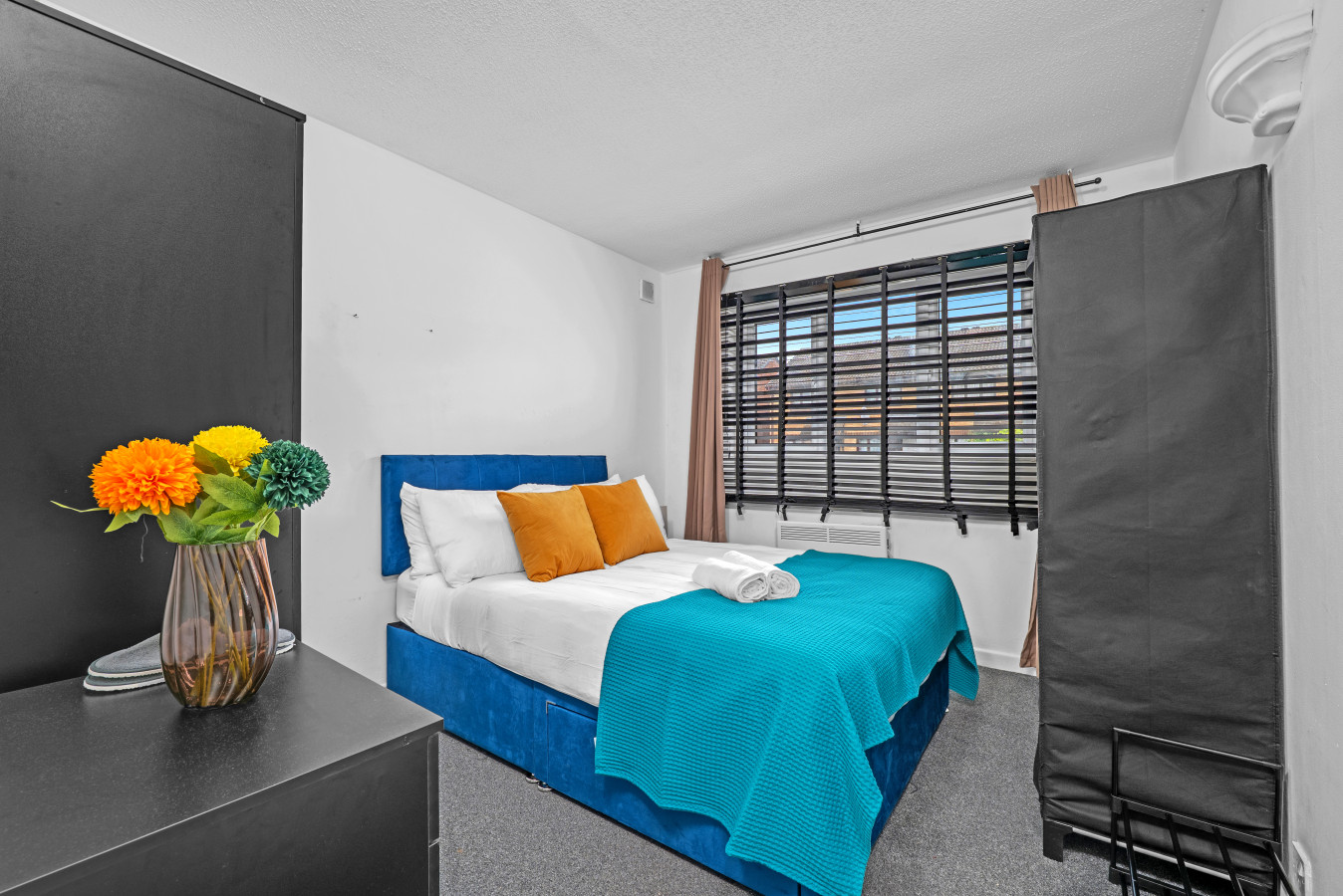 Cozy 1-Bed Flat in Croydon Sleeps 4 - Free Parking in 4 Goodhew Rd, Croydon CR0 6JX, UK - Property image 8 - VivreStays