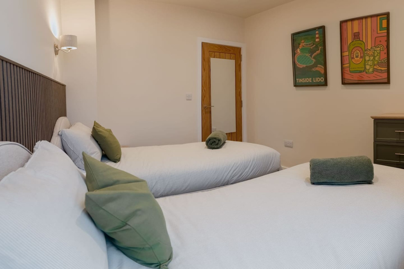 Modern 3BR Flat in Central Plymouth Free Parking Sleeps 6 in Flat 1, 18 Buckwell St, Plymouth PL1 2DA, UK - Property image 11 - VivreStays