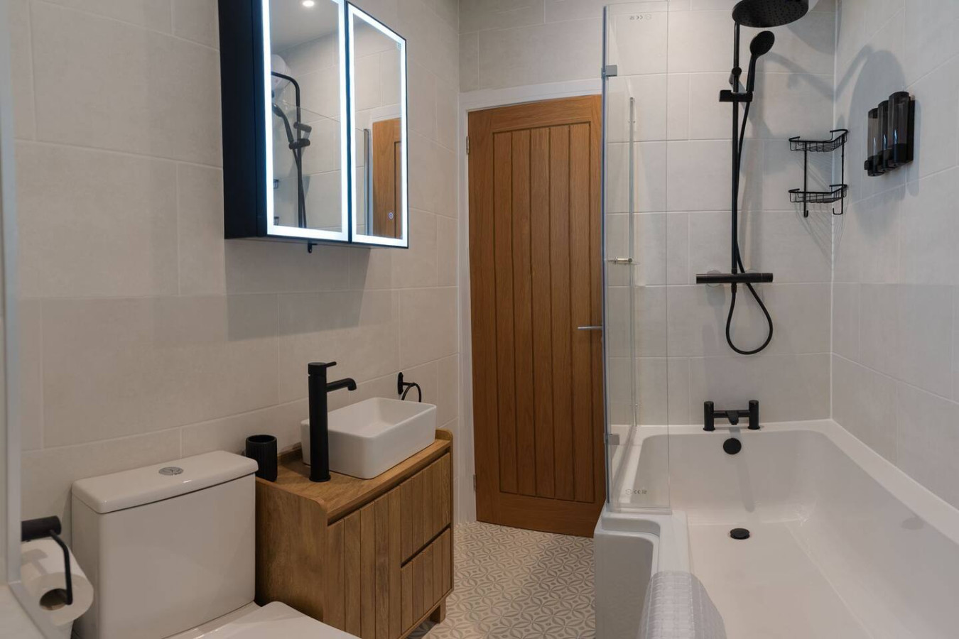 Modern 3BR Flat in Central Plymouth Free Parking Sleeps 6 in Flat 1, 18 Buckwell St, Plymouth PL1 2DA, UK - Property image 8 - VivreStays