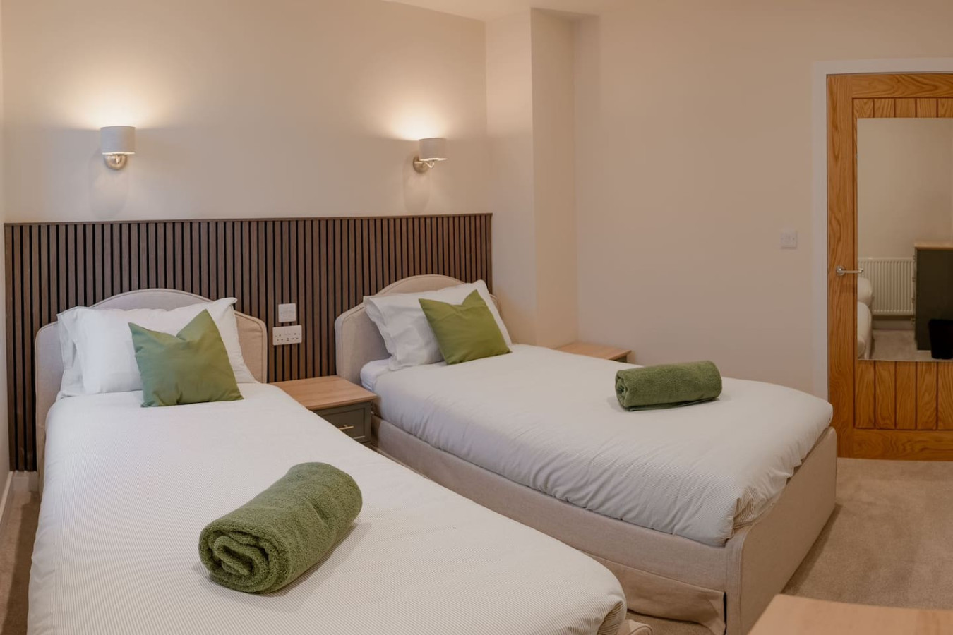 Modern 3BR Flat in Central Plymouth Free Parking Sleeps 6 in Flat 1, 18 Buckwell St, Plymouth PL1 2DA, UK - Property image 3 - VivreStays