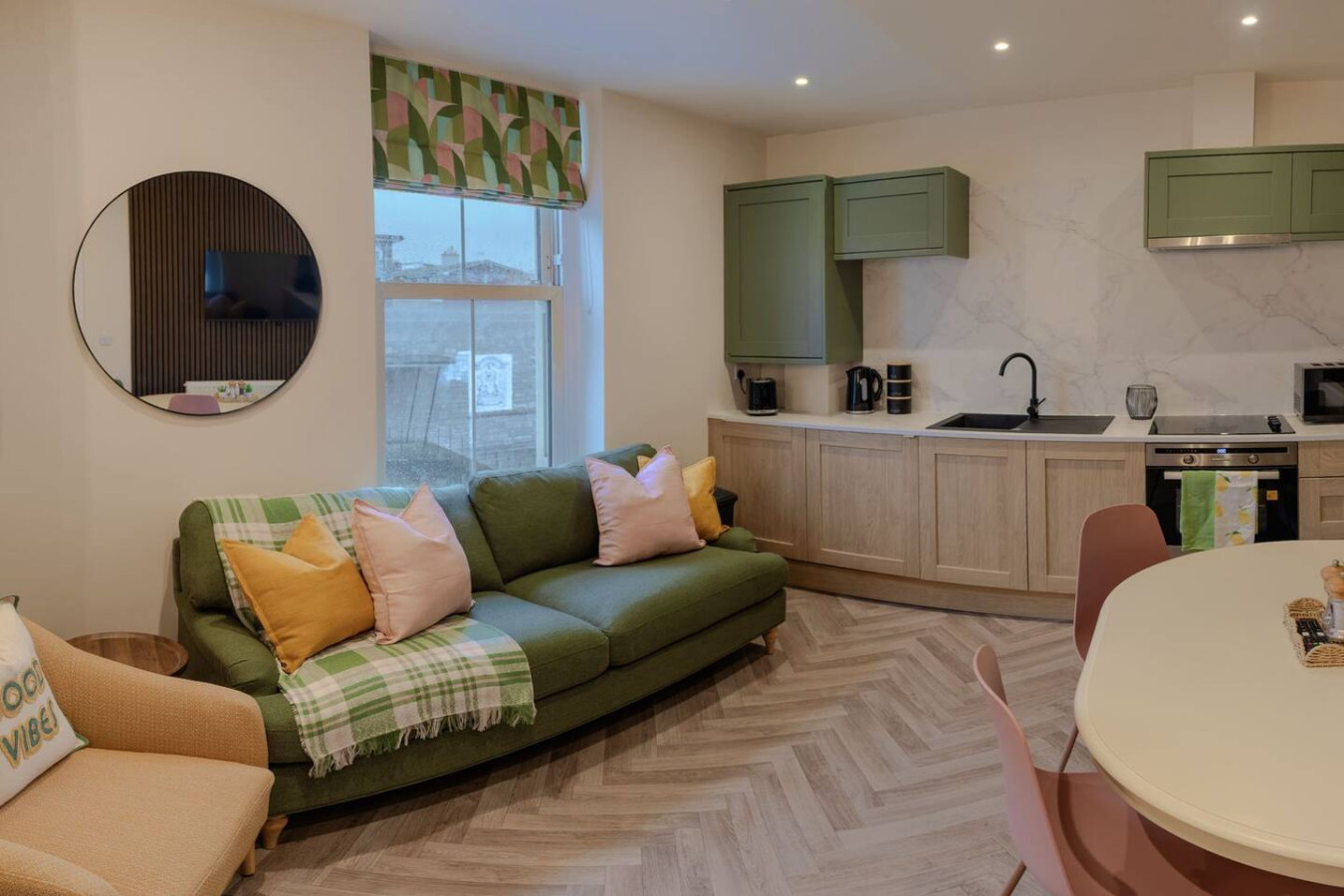 Modern 3BR Flat in Central Plymouth Free Parking Sleeps 6 in Flat 1, 18 Buckwell St, Plymouth PL1 2DA, UK - Property image 13 - VivreStays