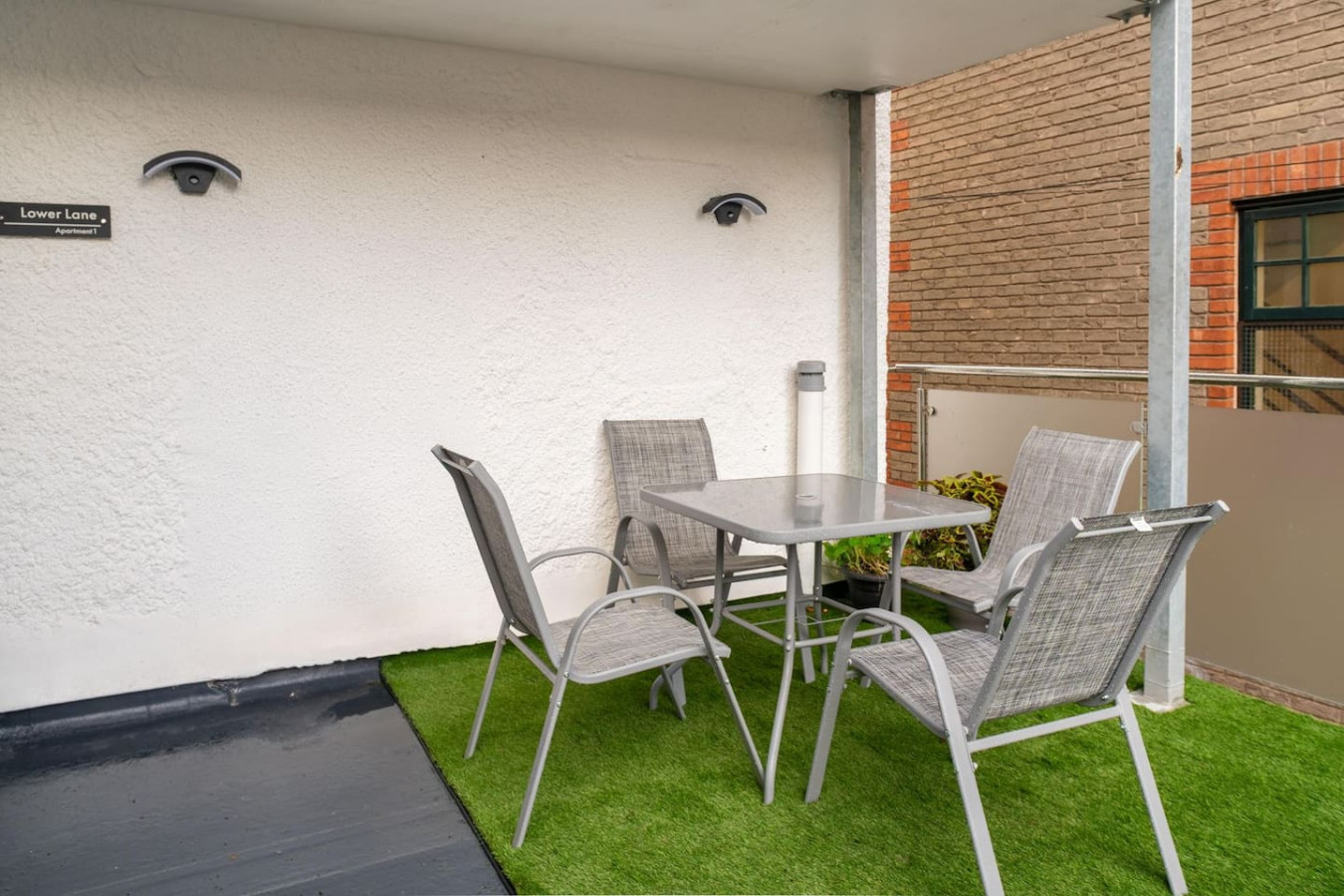 Modern 3BR Flat in Central Plymouth Free Parking Sleeps 6 in Flat 1, 18 Buckwell St, Plymouth PL1 2DA, UK - Property image 7 - VivreStays